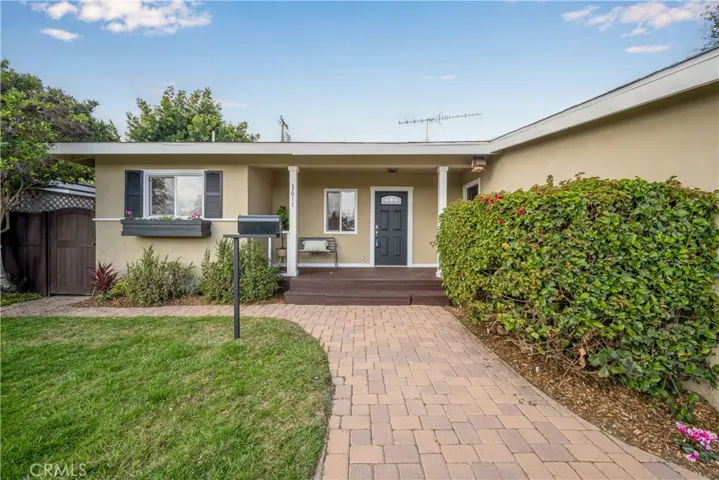 3611 Senasac Avenue, Long Beach, California 90808