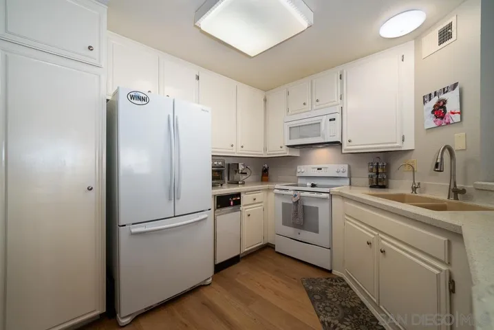 17617 Pomerado Rd 215, San Diego, California 92128
