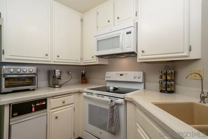 17617 Pomerado Rd 215, San Diego, California 92128