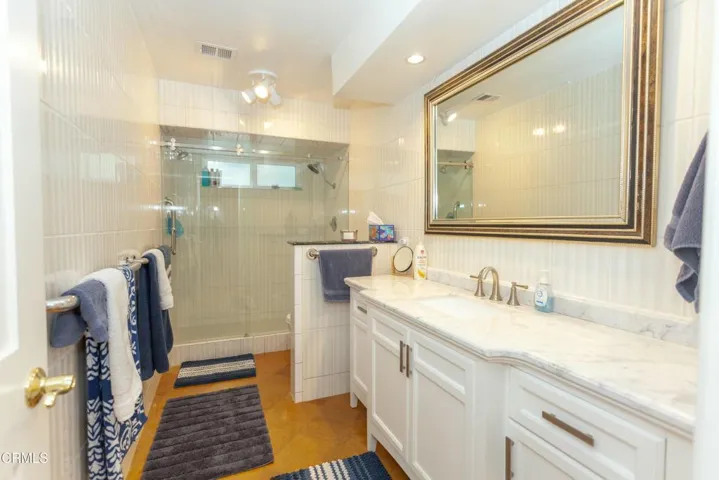 Downstairs full bath