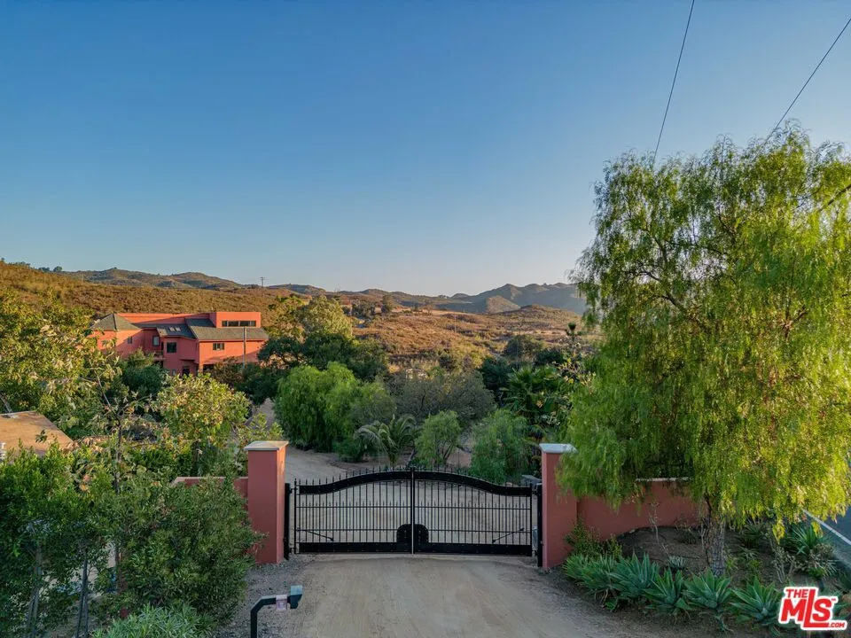 34136 Mulholland Highway, Malibu, California 90265 home-pic-67