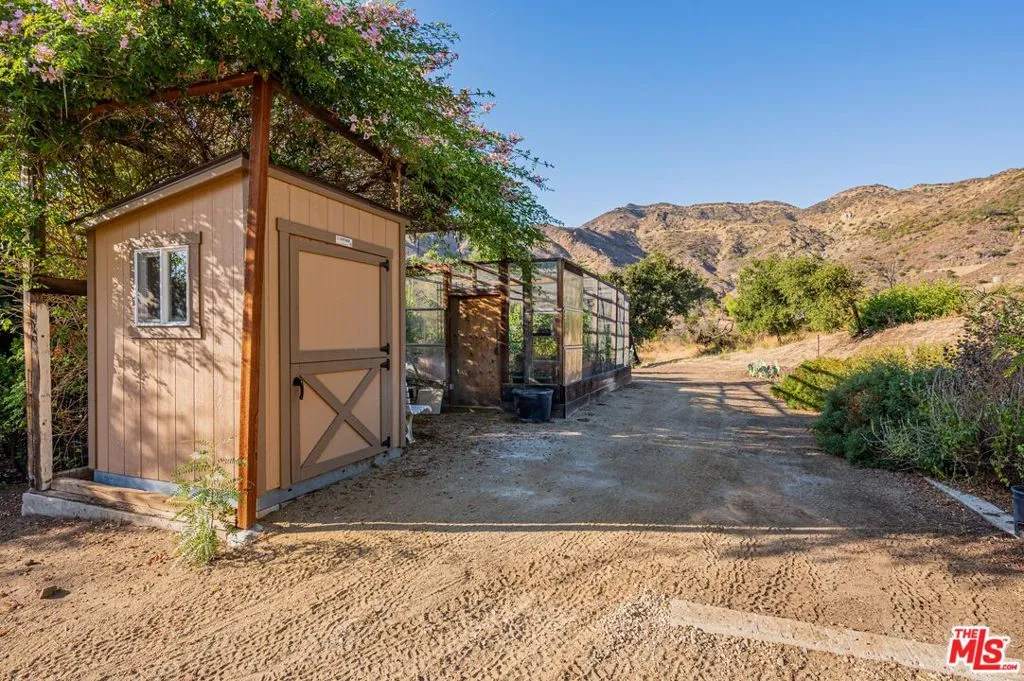 34136 Mulholland Highway, Malibu, California 90265 home-pic-42