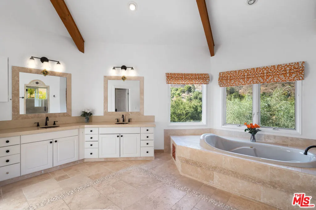 34136 Mulholland Highway, Malibu, California 90265 home-pic-19