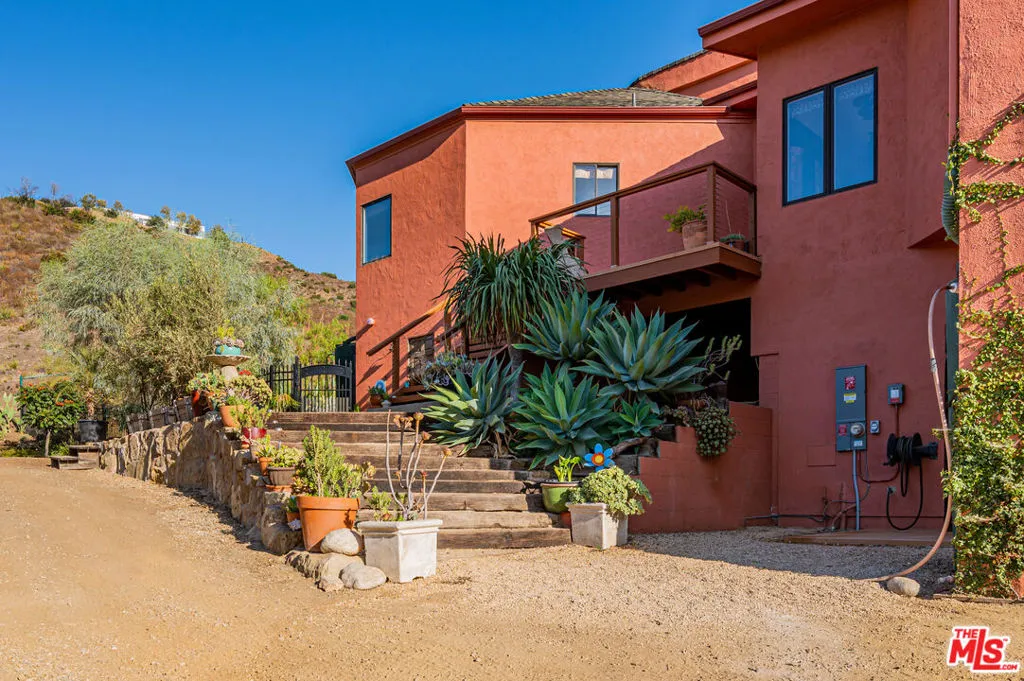 34136 Mulholland Highway, Malibu, California 90265 home-pic-57