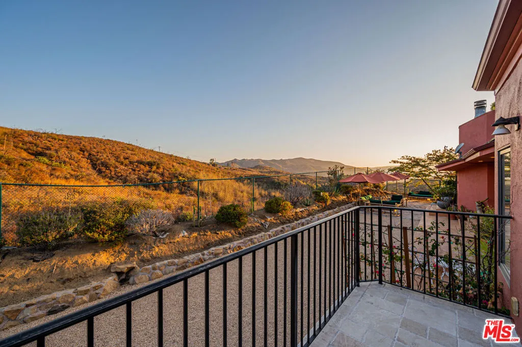 34136 Mulholland Highway, Malibu, California 90265 home-pic-24
