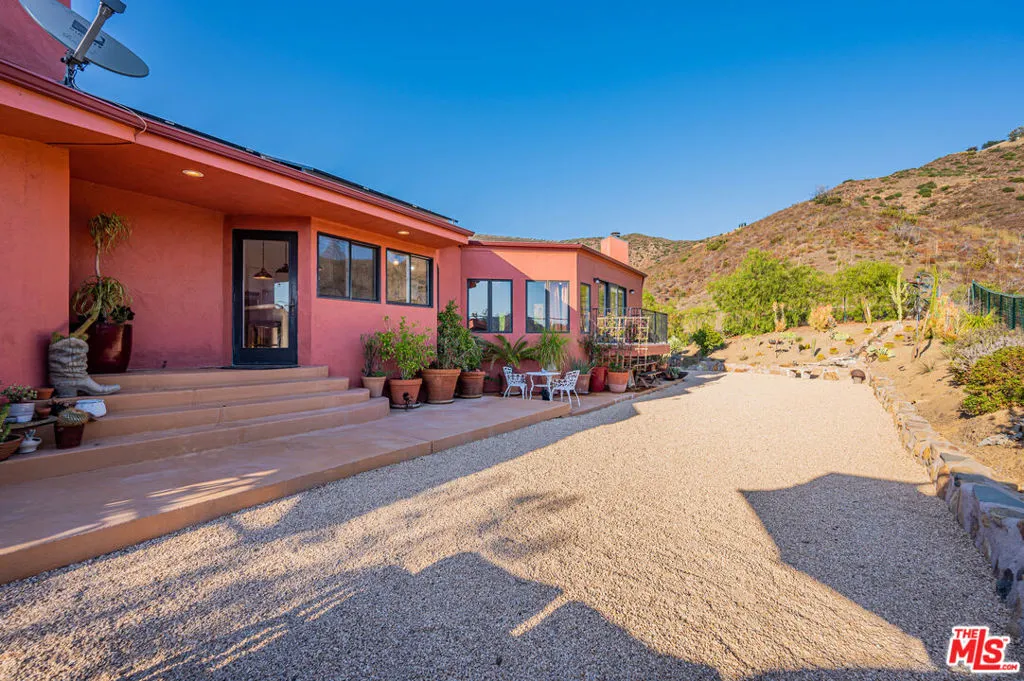 34136 Mulholland Highway, Malibu, California 90265 home-pic-35