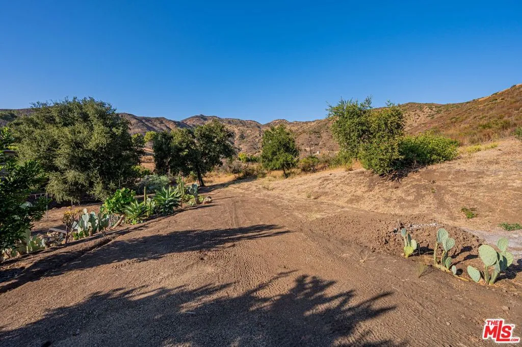 34136 Mulholland Highway, Malibu, California 90265 home-pic-40