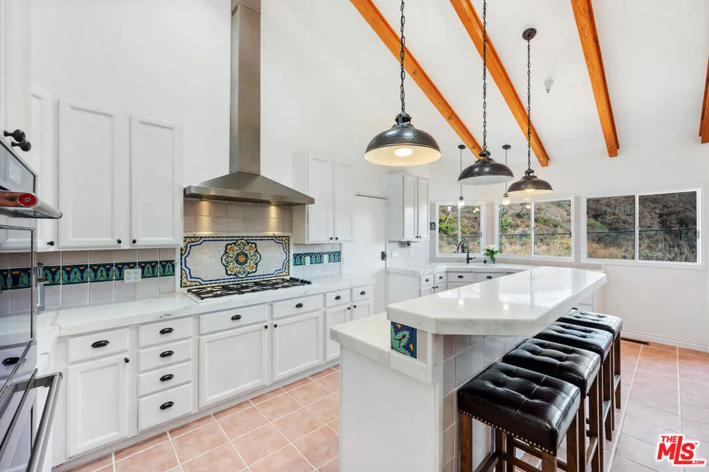 34136 Mulholland Highway, Malibu, California 90265 home-pic-12
