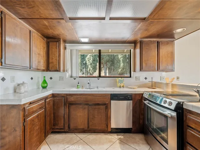 12935 Rain Shadow Road, Victorville, California 92395
