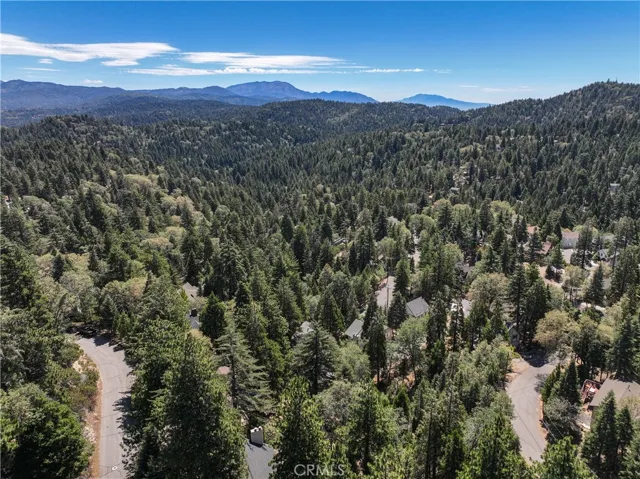 370 Auburn Drive, Lake Arrowhead, California 92391