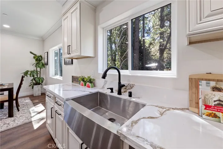 370 Auburn Drive, Lake Arrowhead, California 92391