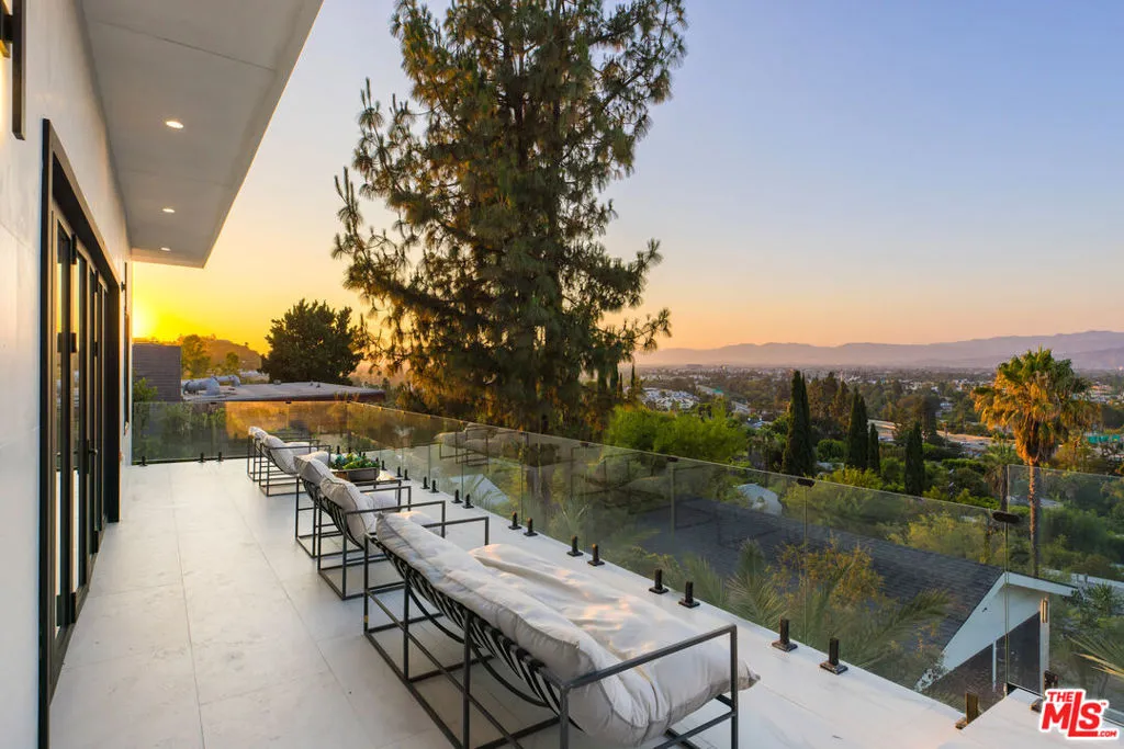 3929 Fredonia Drive, Los Angeles, California 90068 home-pic-40