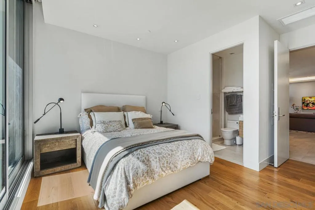 1020 Prospect St 205, La Jolla, California 92037 home-pic-0