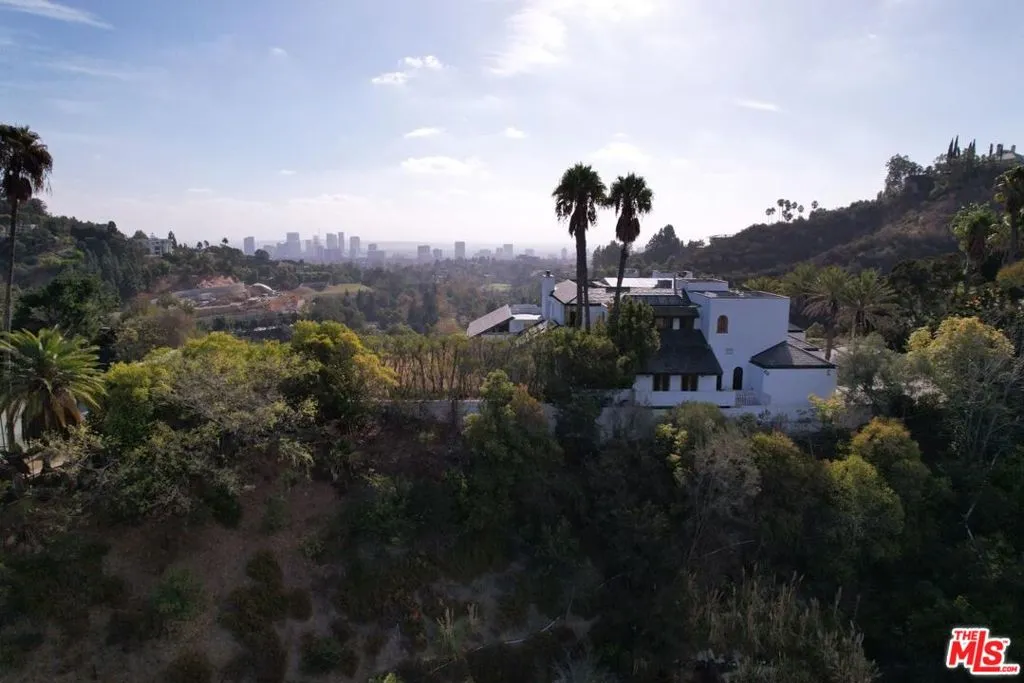 10690 Somma Way, Los Angeles, California 90077 home-pic-1