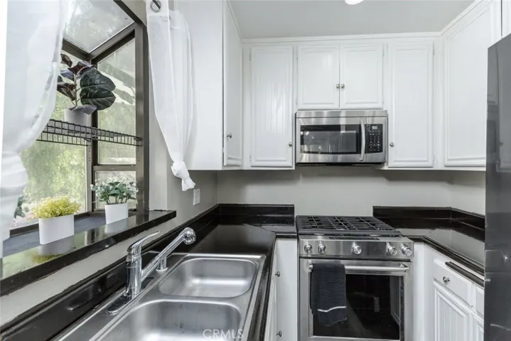 18053 Sundowner Way 627, Canyon Country, California 91387