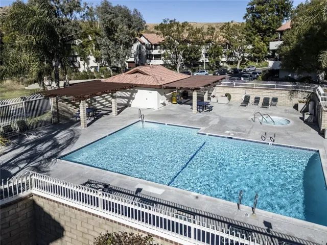 18053 Sundowner Way 627, Canyon Country, California 91387