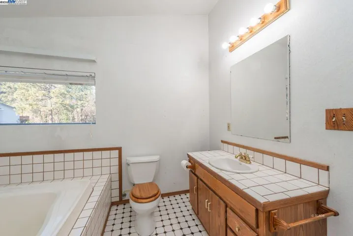 33 Kelso Ave, Weaverville, California 96093