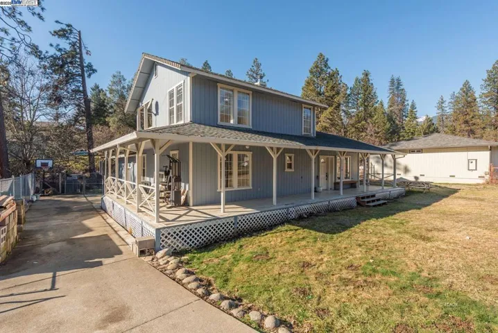33 Kelso Ave, Weaverville, California 96093