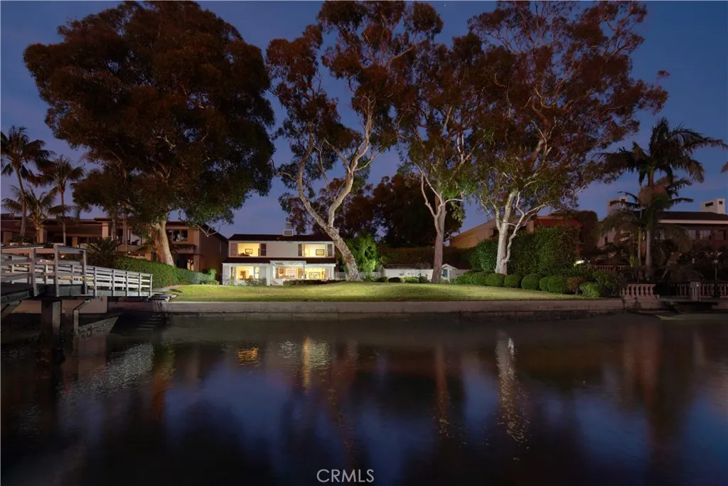 20 Harbor Is, Newport Beach, California 92660 home-pic-2