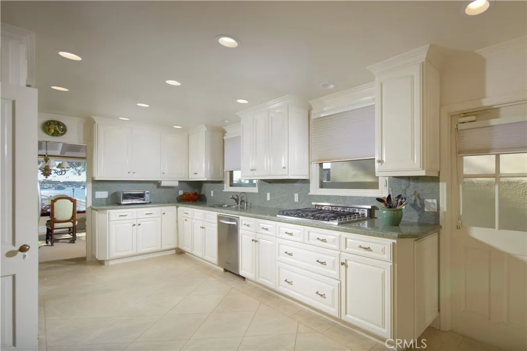 20 Harbor Is, Newport Beach, California 92660 home-pic-10