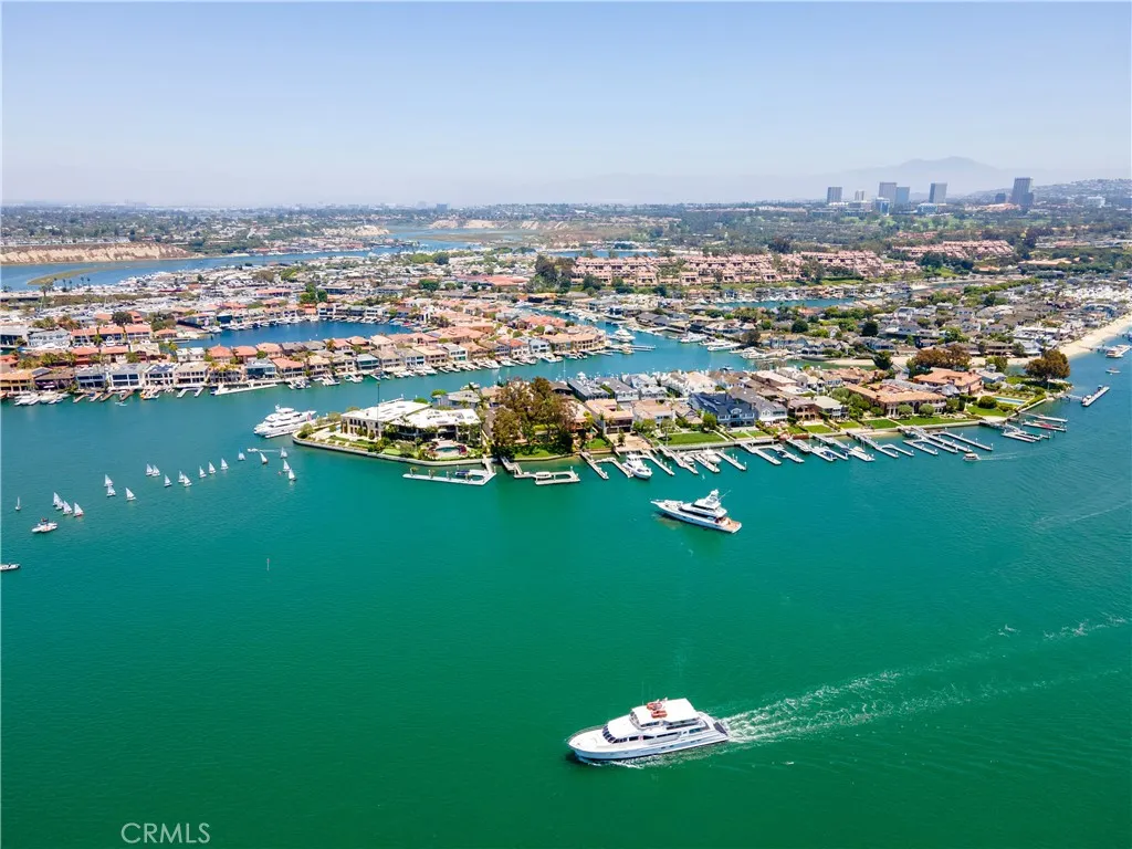 20 Harbor Is, Newport Beach, California 92660 home-pic-19