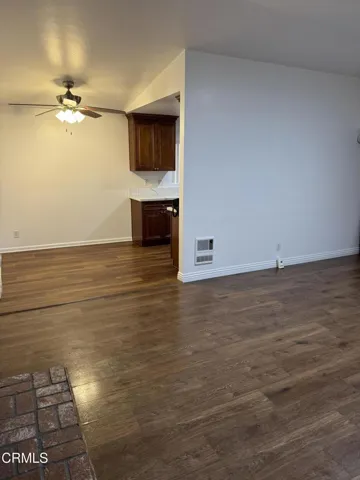 5117 jefferson sq dining area and living