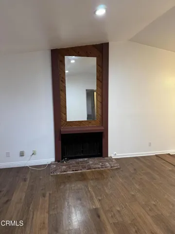 5117 jefferson sq fireplace