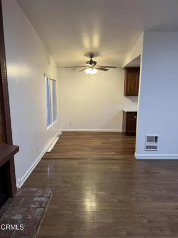 5117 jefferson sq dining area