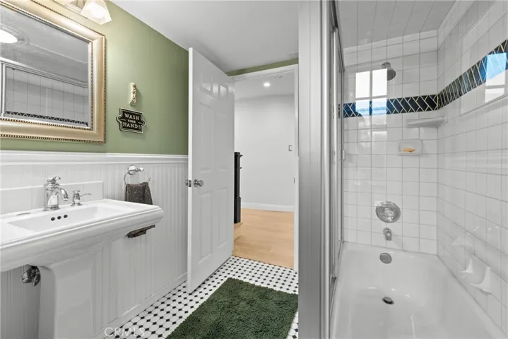 2014 W Riverside Drive, Burbank, California 91506