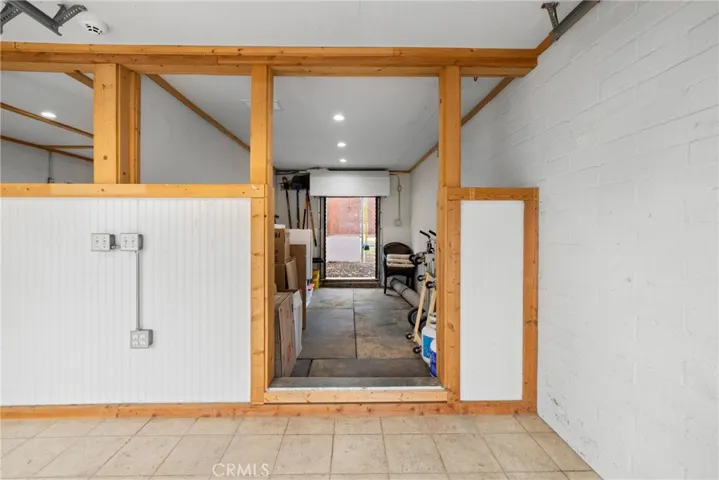 2014 W Riverside Drive, Burbank, California 91506