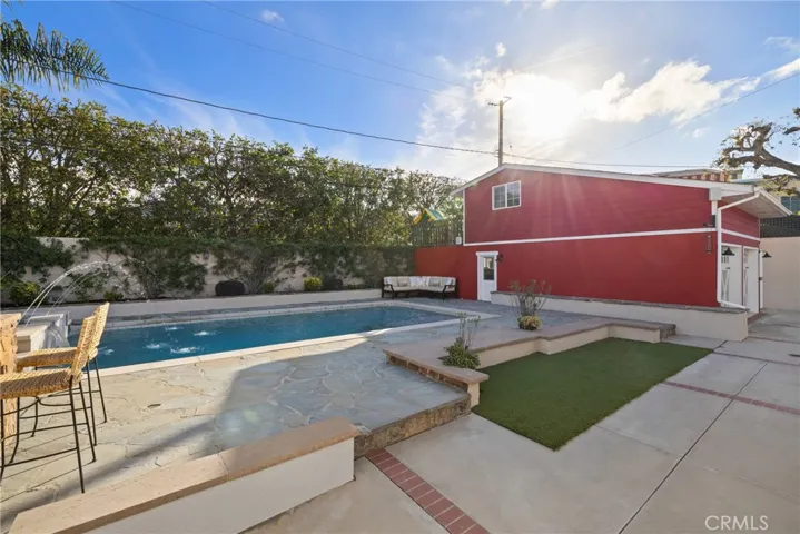 2014 W Riverside Drive, Burbank, California 91506