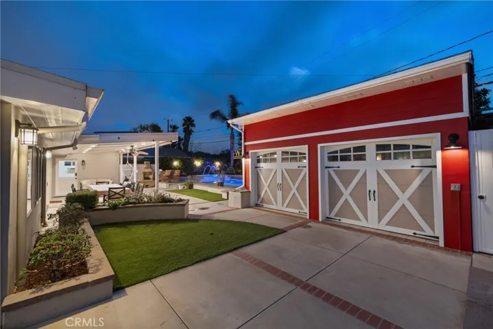 2014 W Riverside Drive, Burbank, California 91506