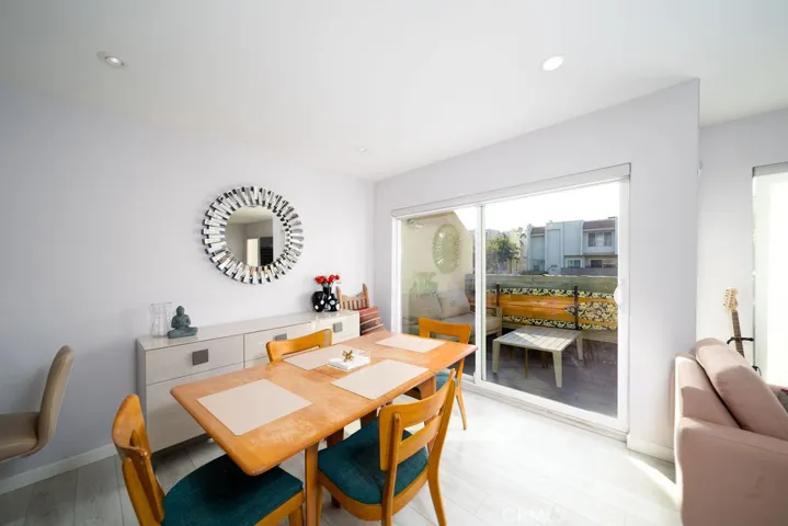 11744 Moorpark Street F, Studio City, California 91604