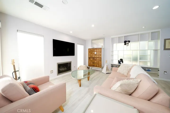 11744 Moorpark Street F, Studio City, California 91604