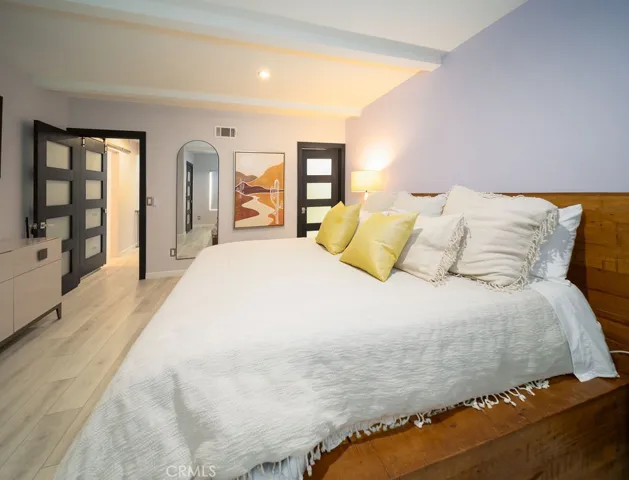 11744 Moorpark Street F, Studio City, California 91604