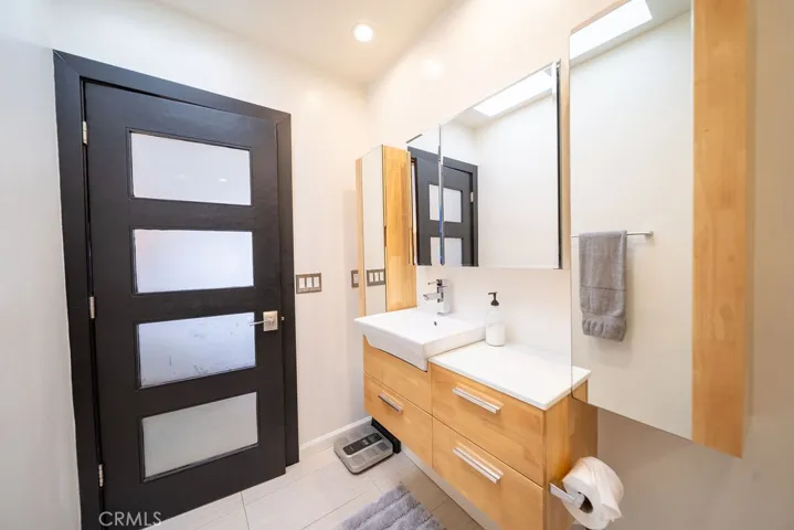 11744 Moorpark Street F, Studio City, California 91604