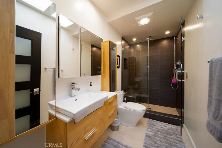 11744 Moorpark Street F, Studio City, California 91604