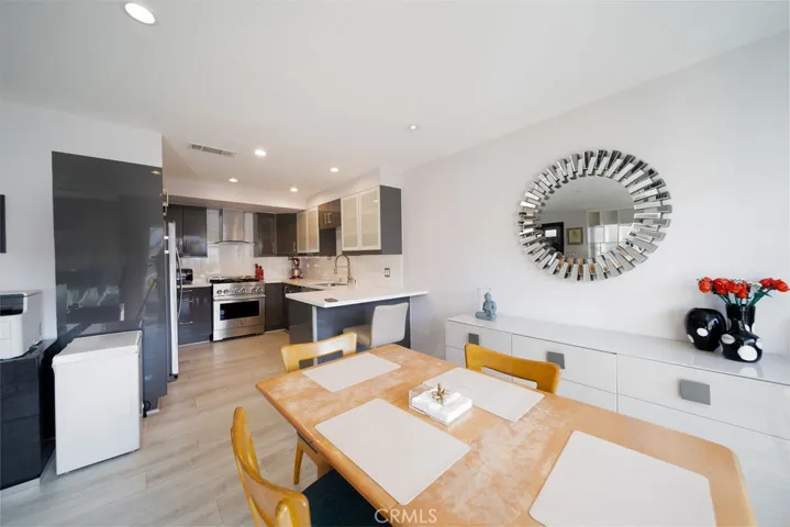 11744 Moorpark Street F, Studio City, California 91604