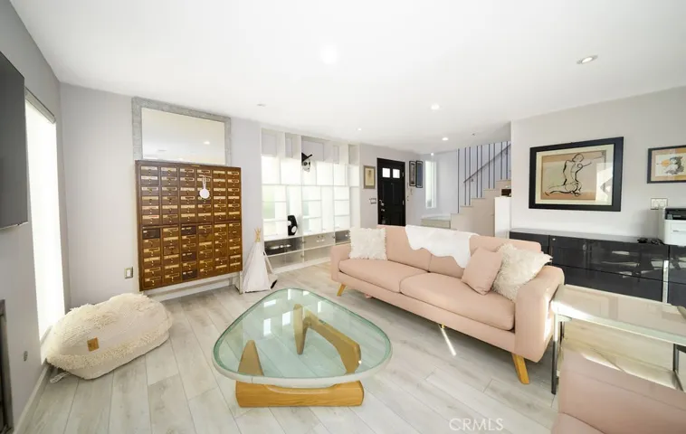 11744 Moorpark Street F, Studio City, California 91604