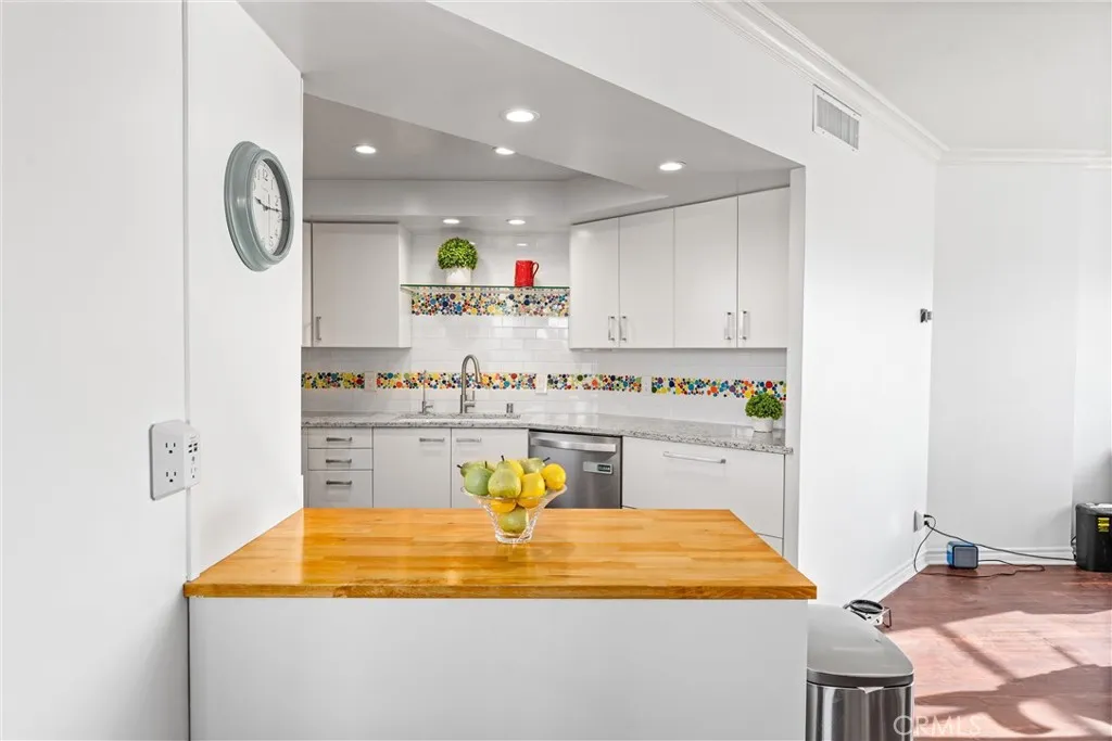 1323 N Spurgeon Street 4b, Santa Ana, California 92701 home-pic-15