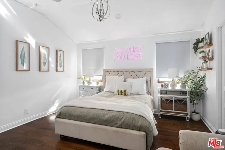 1618 Stradella Road, Los Angeles, California 90077