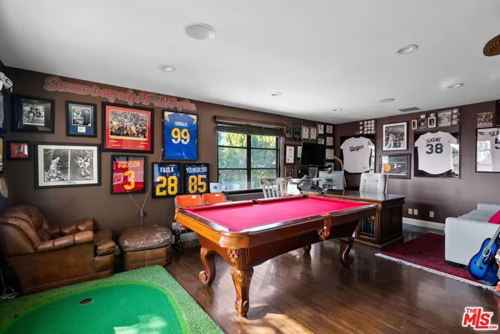 1618 Stradella Road, Los Angeles, California 90077