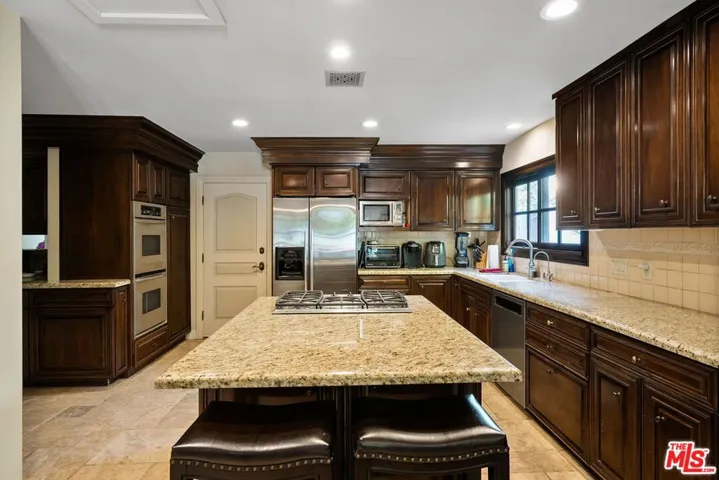 1618 Stradella Road, Los Angeles, California 90077