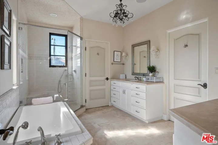 1618 Stradella Road, Los Angeles, California 90077