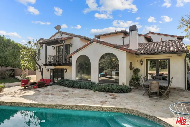1618 Stradella Road, Los Angeles, California 90077