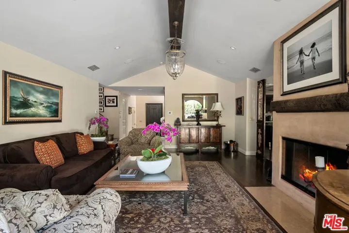 1618 Stradella Road, Los Angeles, California 90077