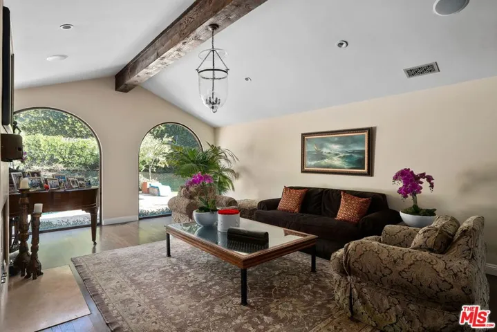 1618 Stradella Road, Los Angeles, California 90077