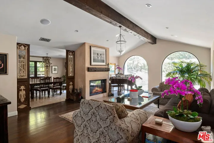 1618 Stradella Road, Los Angeles, California 90077