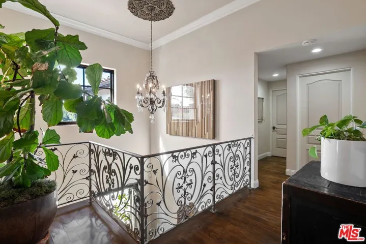 1618 Stradella Road, Los Angeles, California 90077