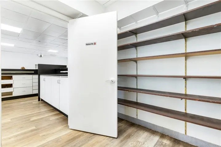 Shelving off workplace platform
